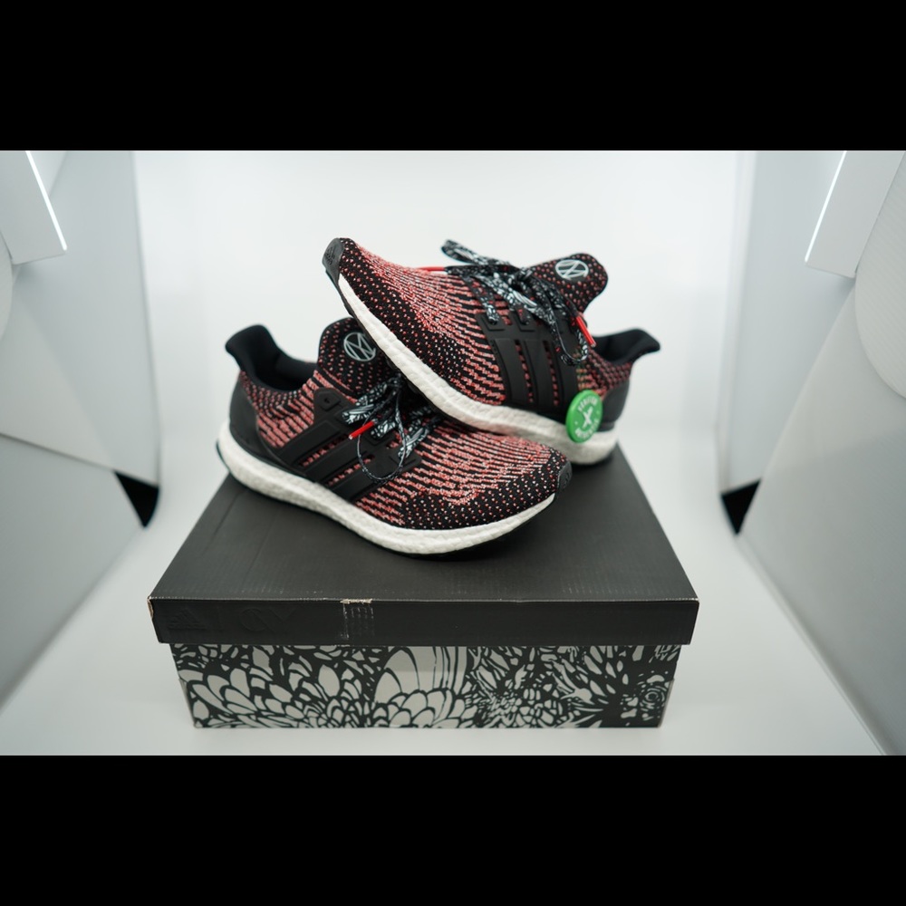 ADIDAS ULTRABOOST